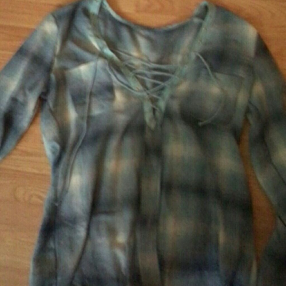 Blue and white plad like cross top blouse